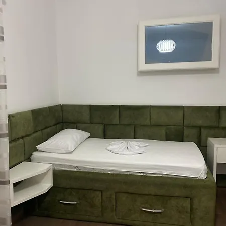 Hotel Apple Red Fier