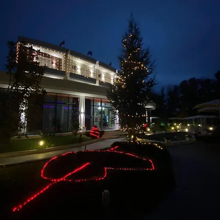 Hotel Apple Red Fier